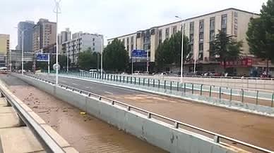 4K实拍郑州暴雨洪涝灾害抢险救灾高清视频视频的预览图